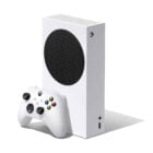 مایکروسافت Xbox Series S - نمای مایل با دسته بازی