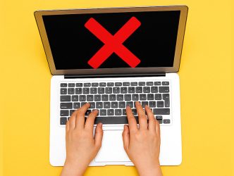 چرا کیبورد لپ تاپ کار نمیکنه؟ + 6 روش موثر برای حل این مشکل